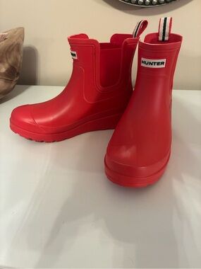 Hunter Play Short Rain Boots in Logo Red